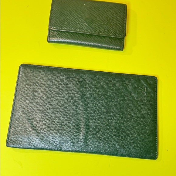 Louis Vuitton Epi Taiga Bundel green bifold wallet and key holder - Picture 2 of 15